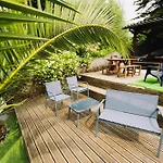 Surf House Guest house