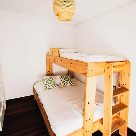 Surf House בית הארחה