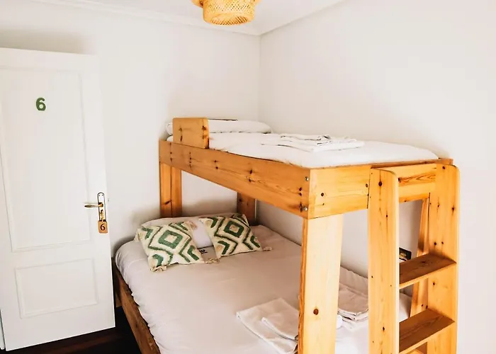 Surf House Pensión *